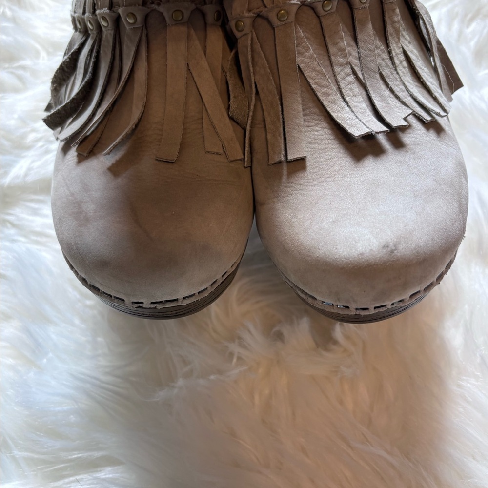 Dansko Women's‎ Fringe Leather Clogs - Gray size 38 - Picture 7 of 7